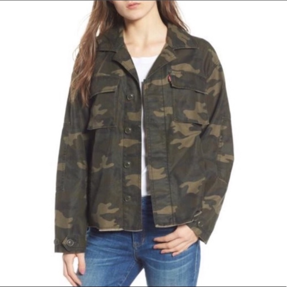 Levi’s camo print jacket size XL